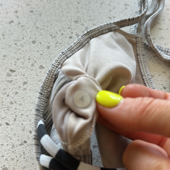 Lululemon lighten up bra - Picture 3 of 3